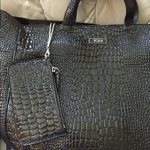 Tumi tote bag EUC